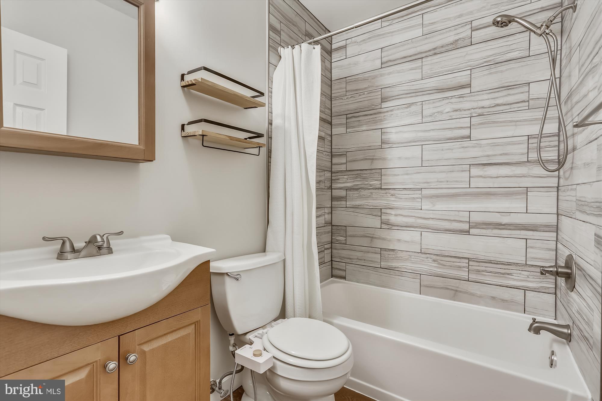 AMERICANA CENTRE - Residential