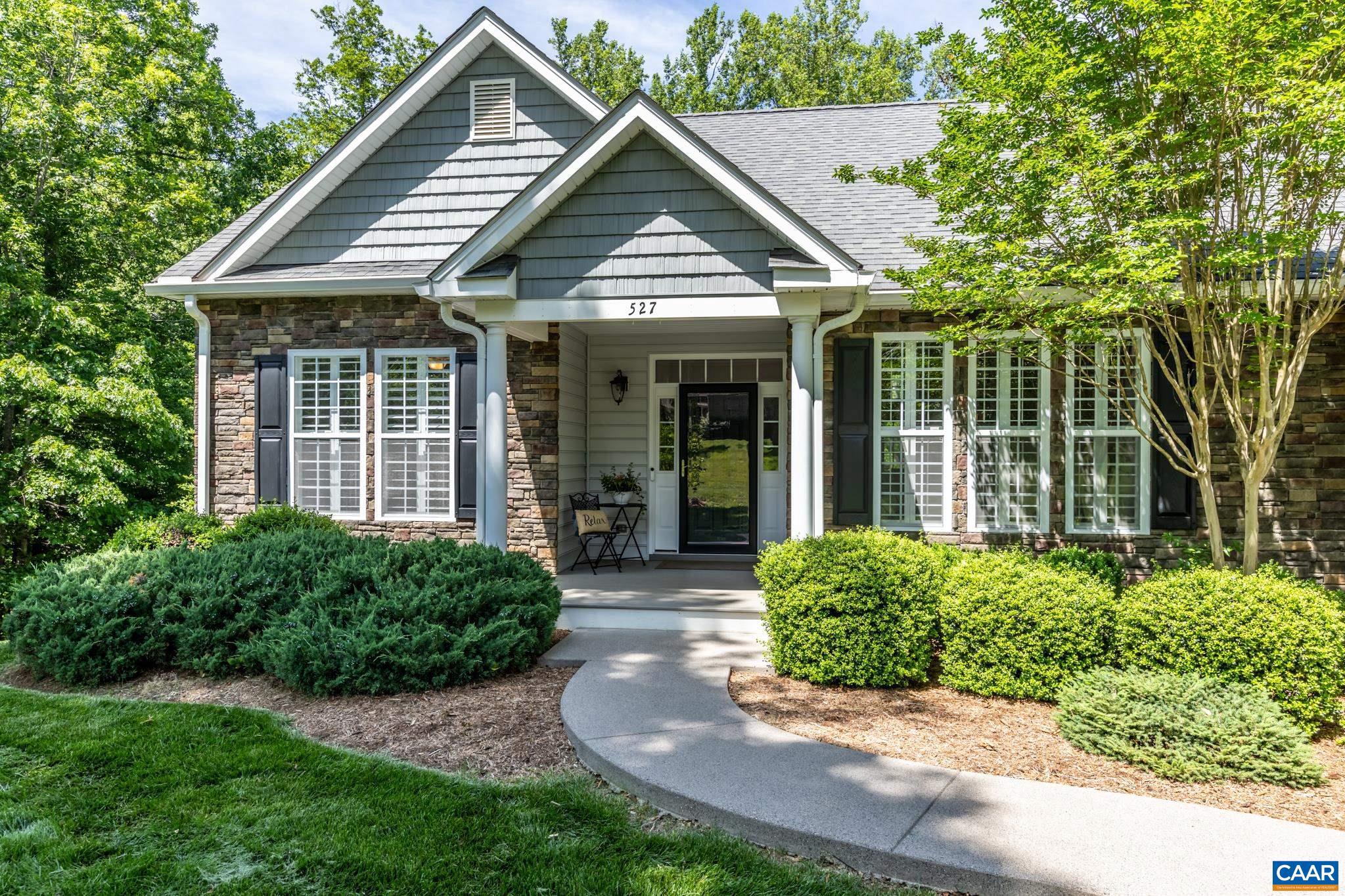 527 HANCOCK DR