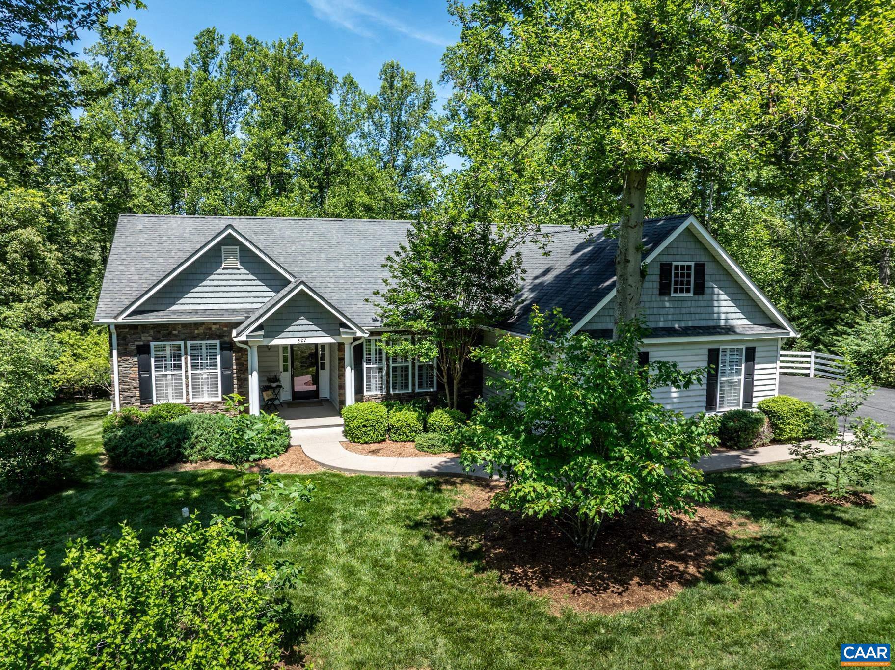 527 HANCOCK DR