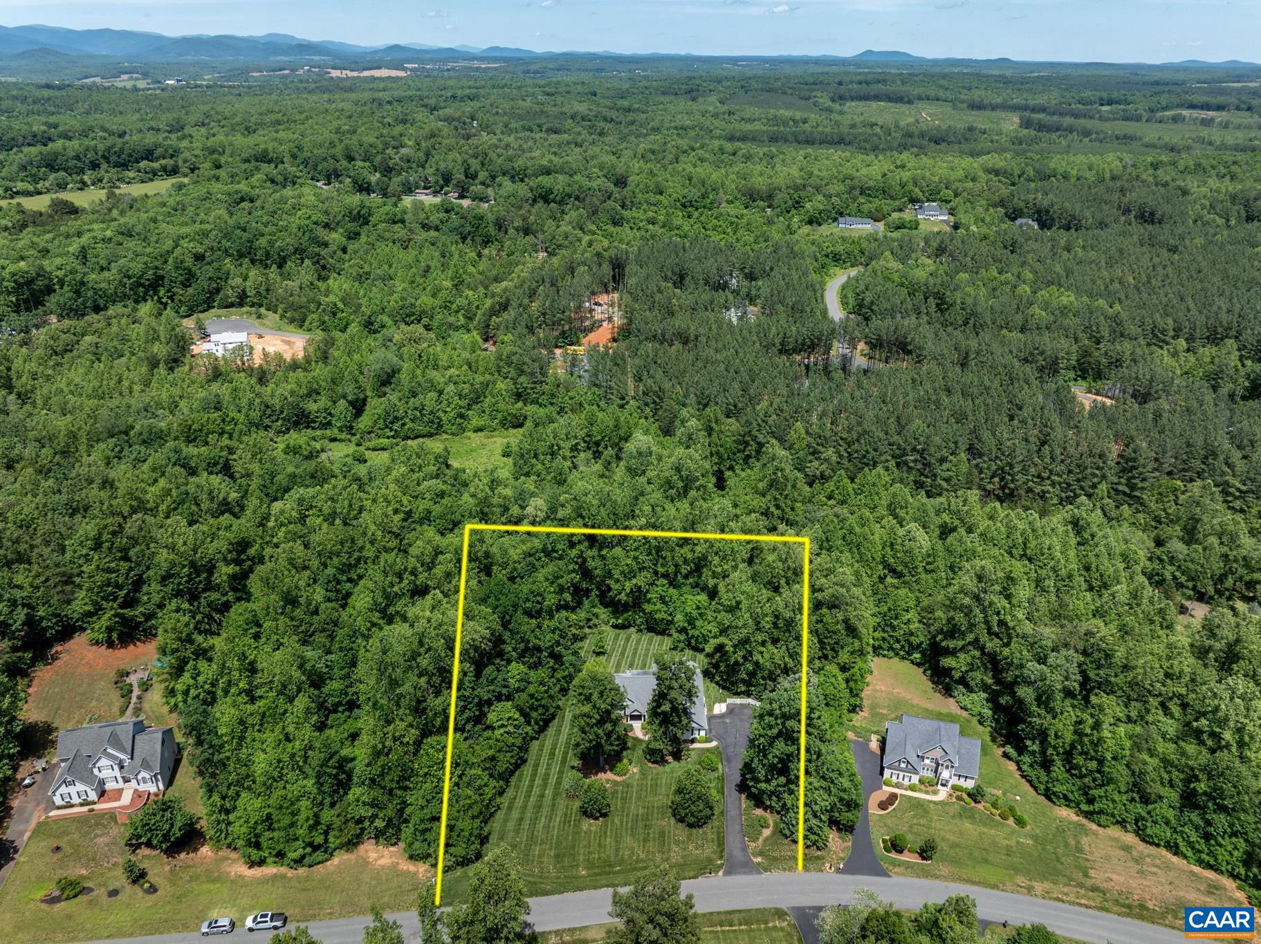 527 HANCOCK DR