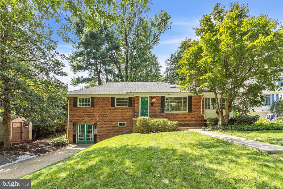 BROYHILL HILLS - Residential Lease