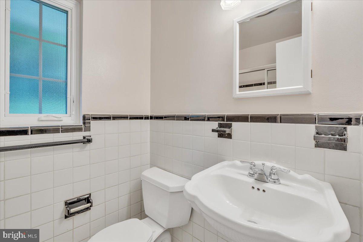 BROYHILL HILLS - Residential Lease