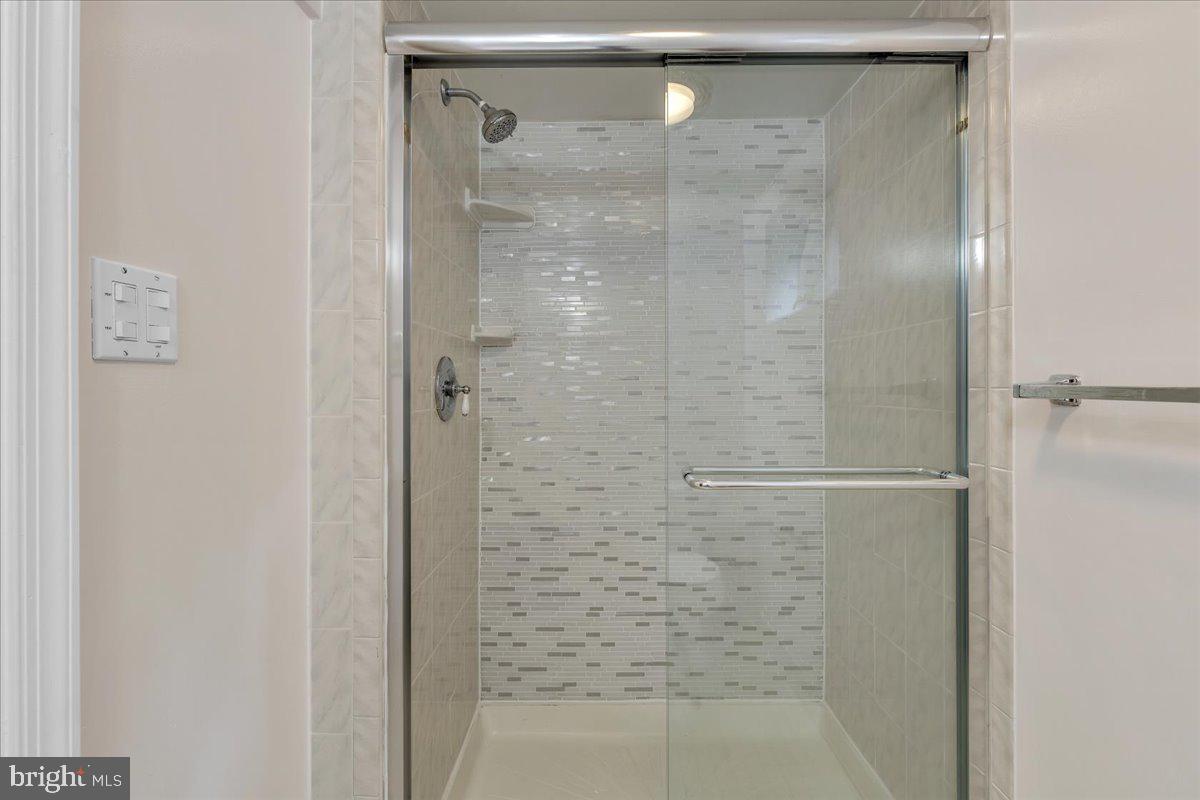 BROYHILL HILLS - Residential Lease