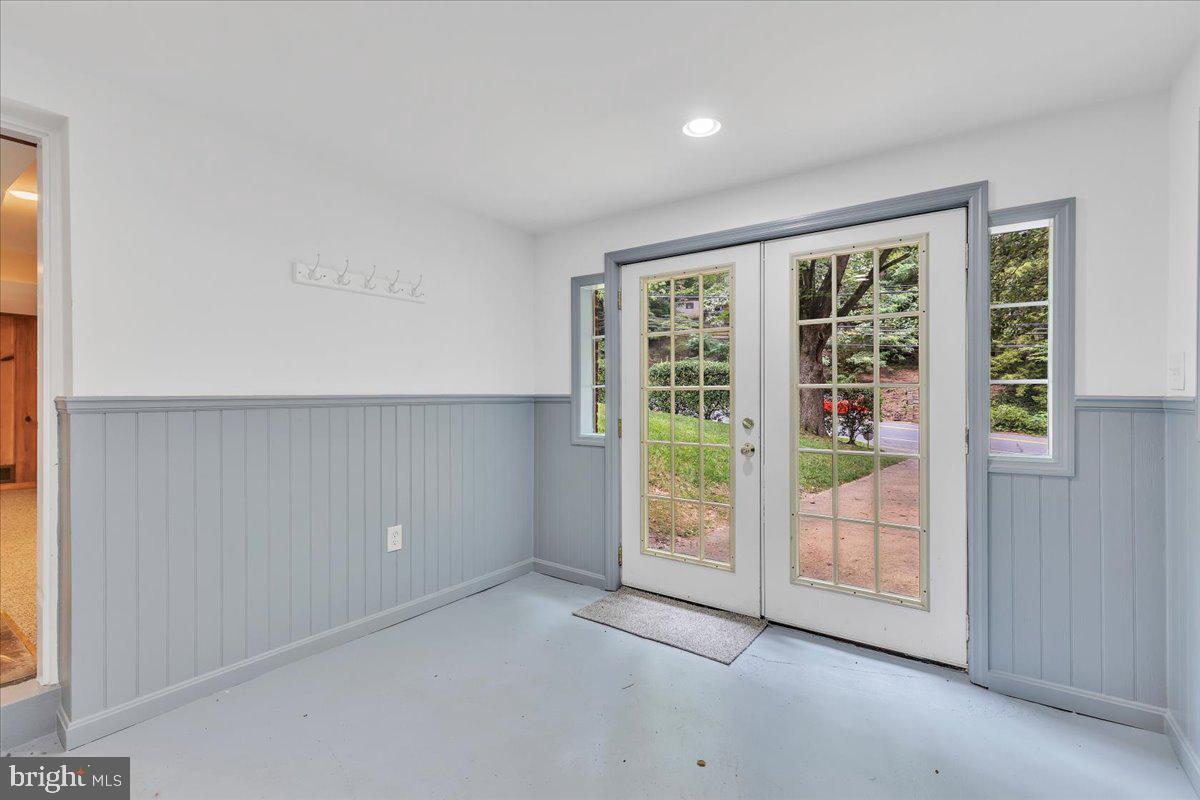 BROYHILL HILLS - Residential Lease