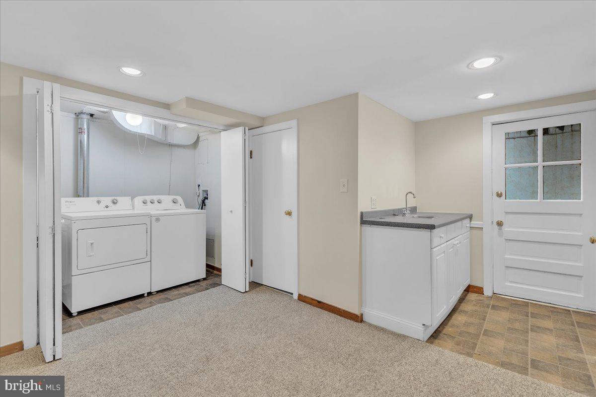 BROYHILL HILLS - Residential Lease