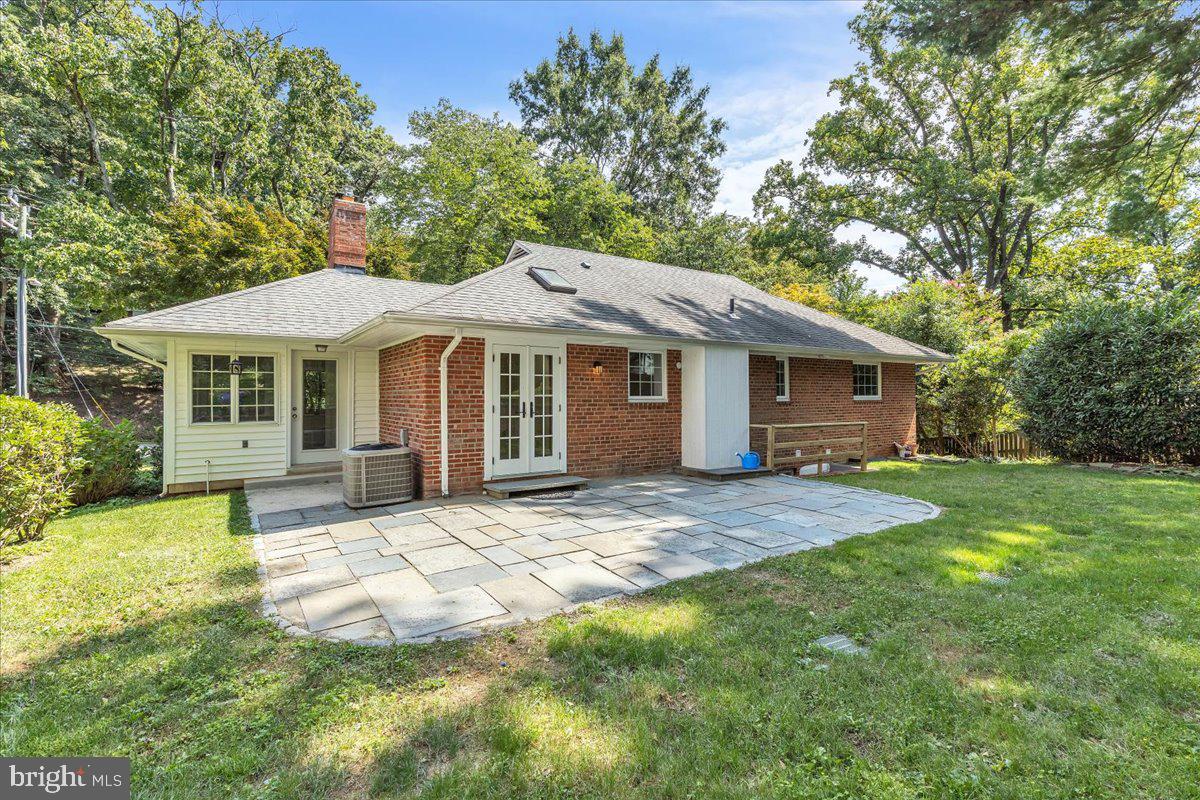 BROYHILL HILLS - Residential Lease