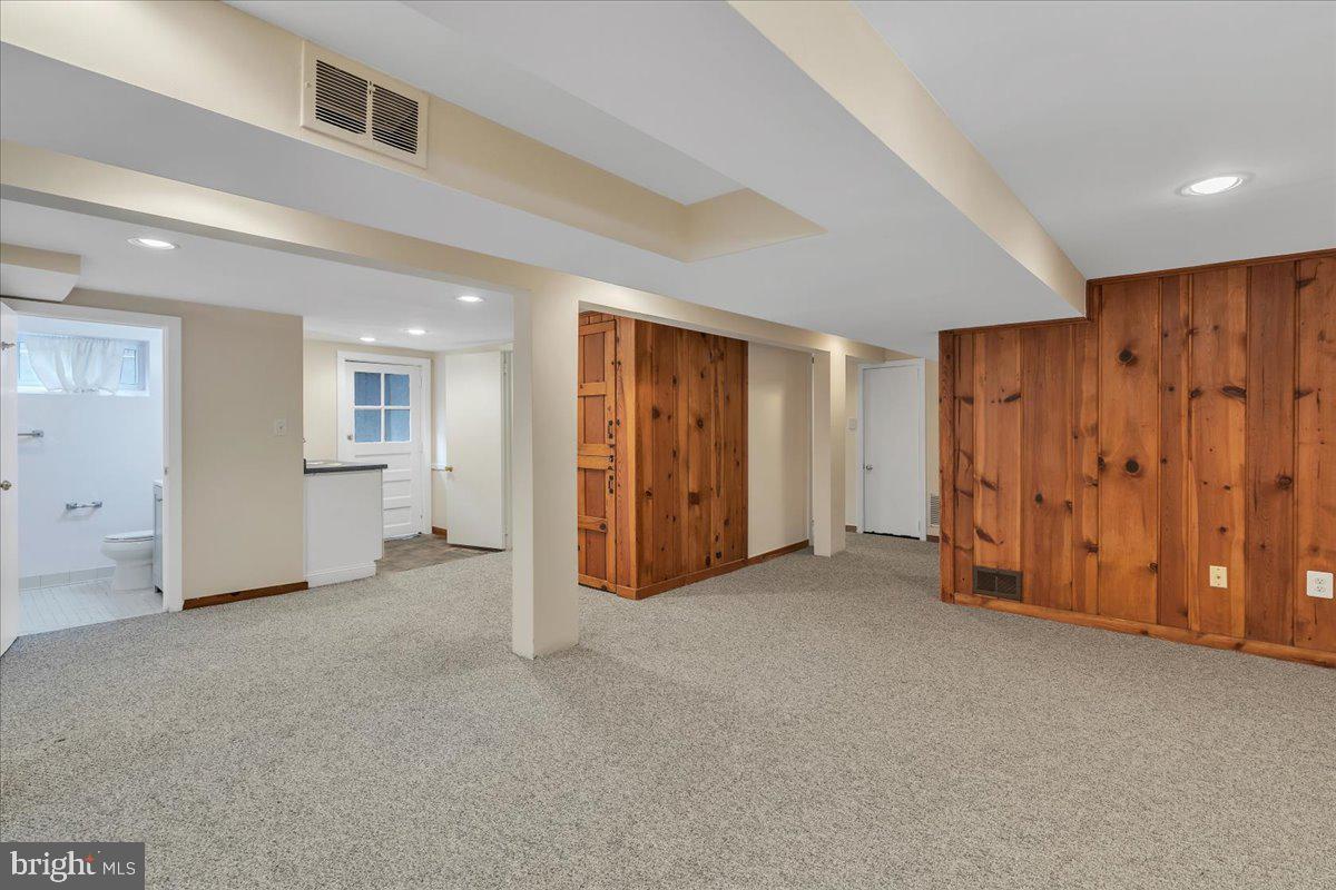 BROYHILL HILLS - Residential Lease