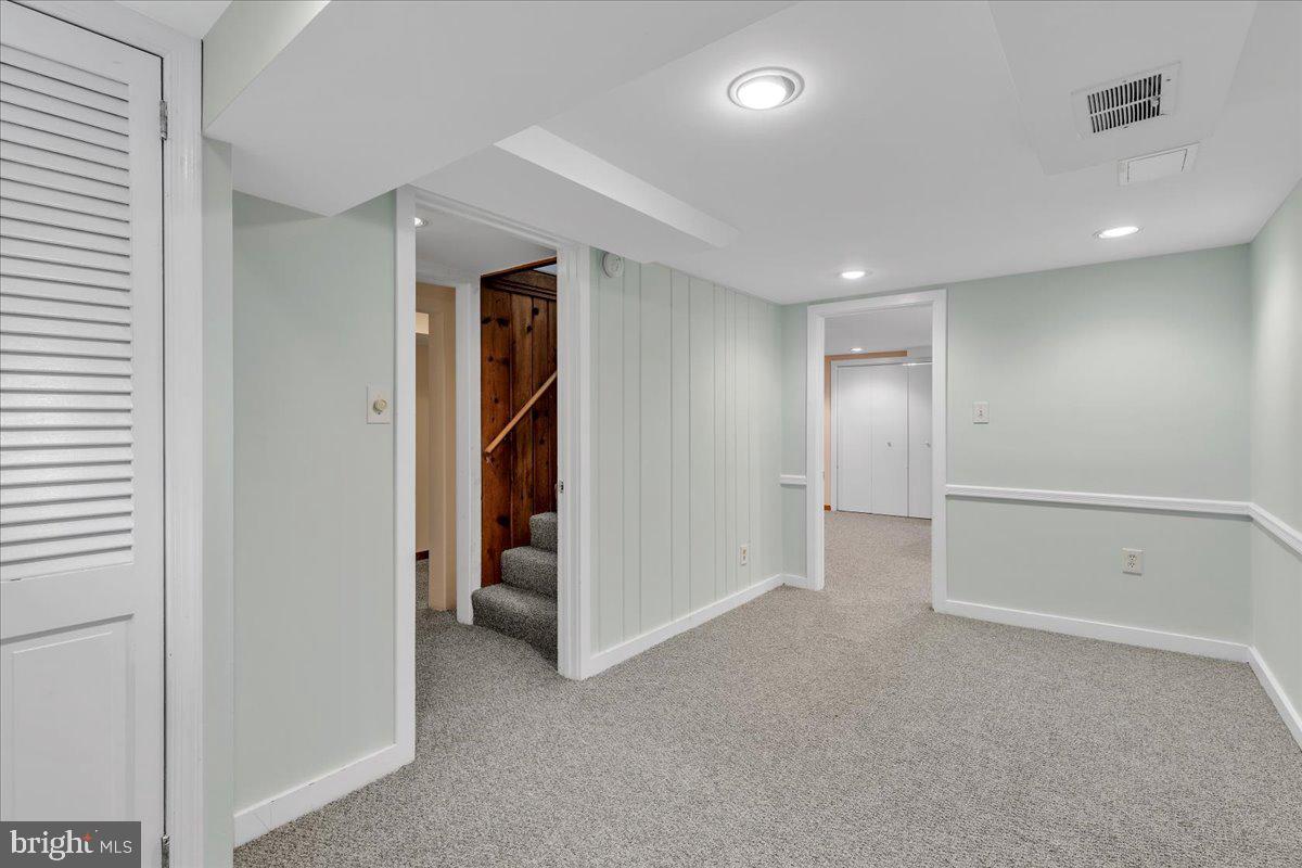 BROYHILL HILLS - Residential Lease