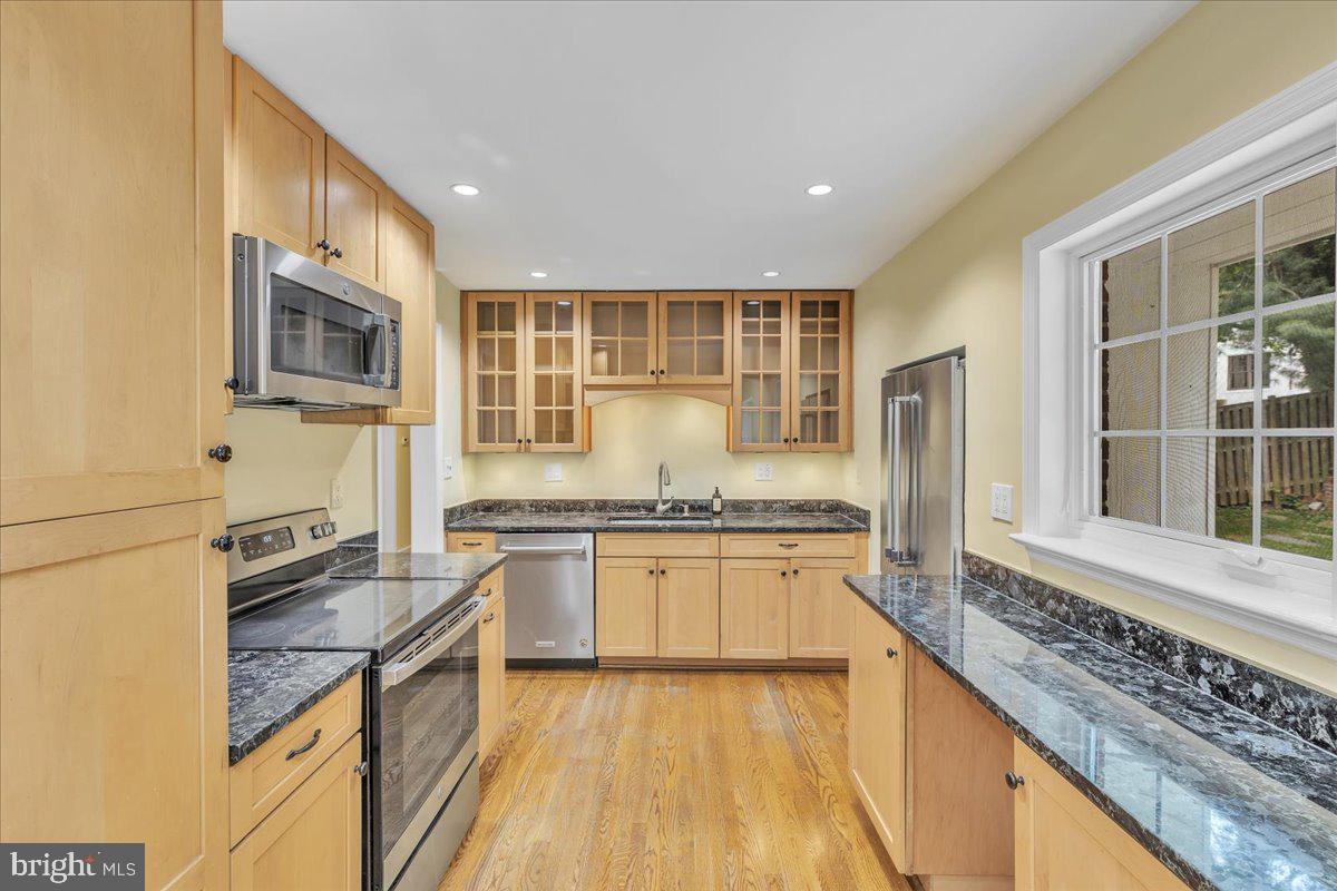 BROYHILL HILLS - Residential Lease