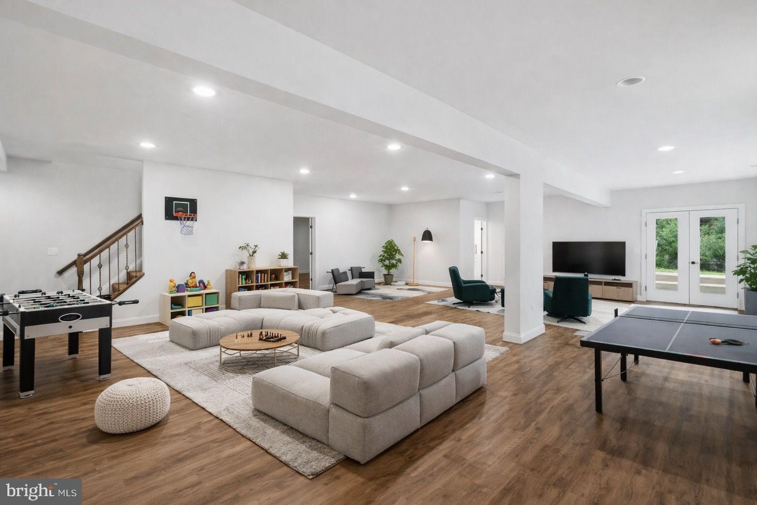 BREEZEWOOD - Residential