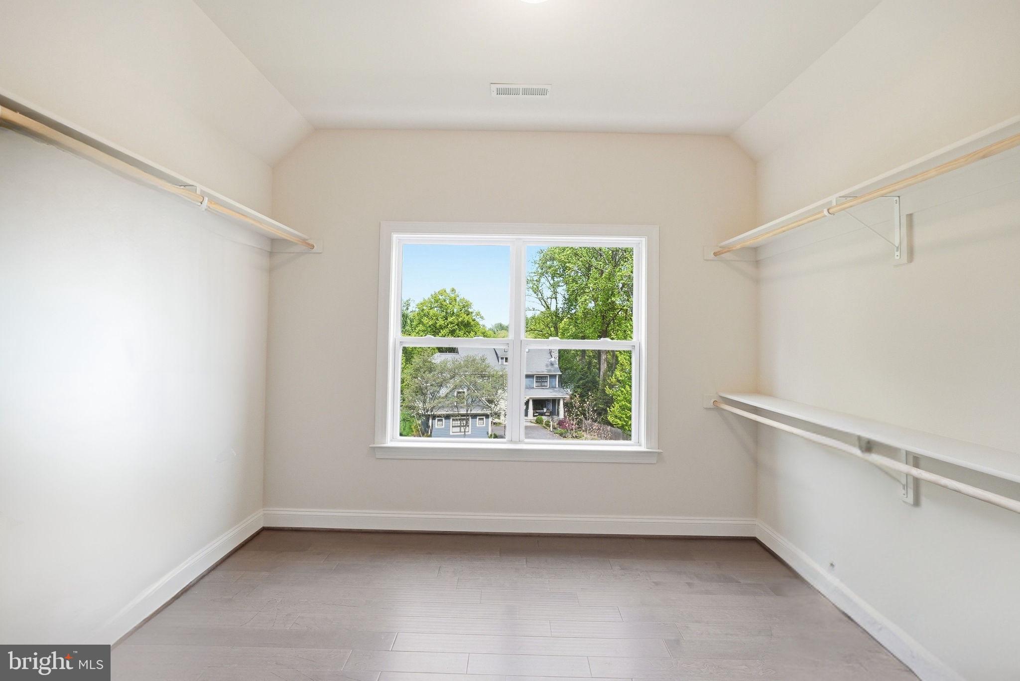 BREEZEWOOD - Residential