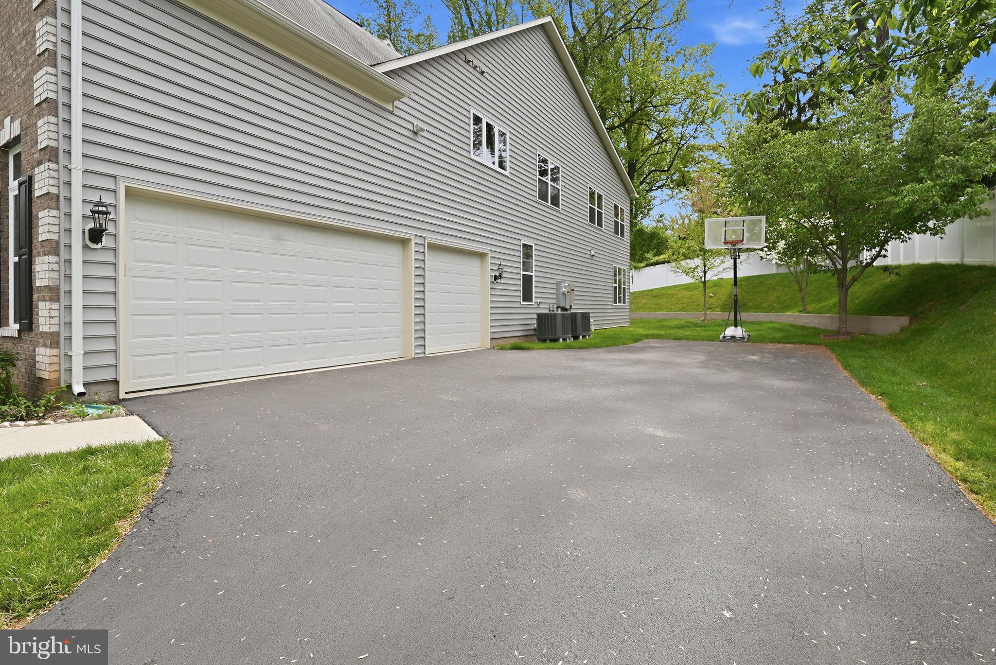 BREEZEWOOD - Residential