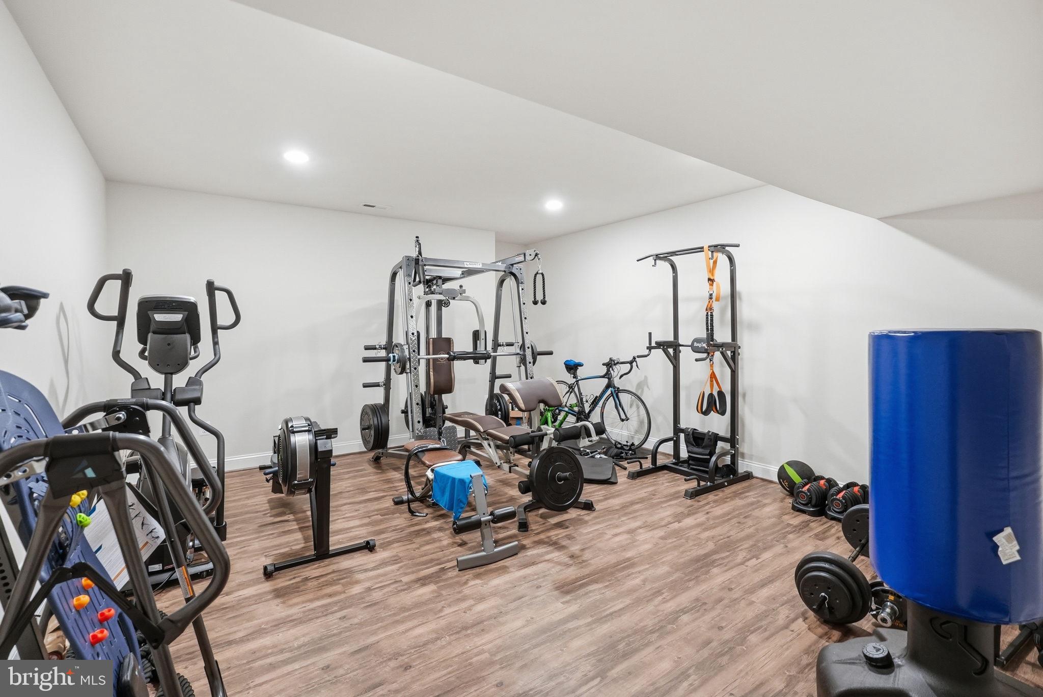 BREEZEWOOD - Residential