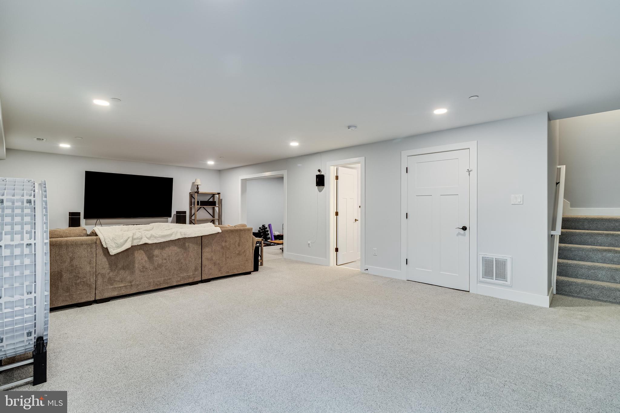 CLIFFTON ON THE POTOMAC - Residential