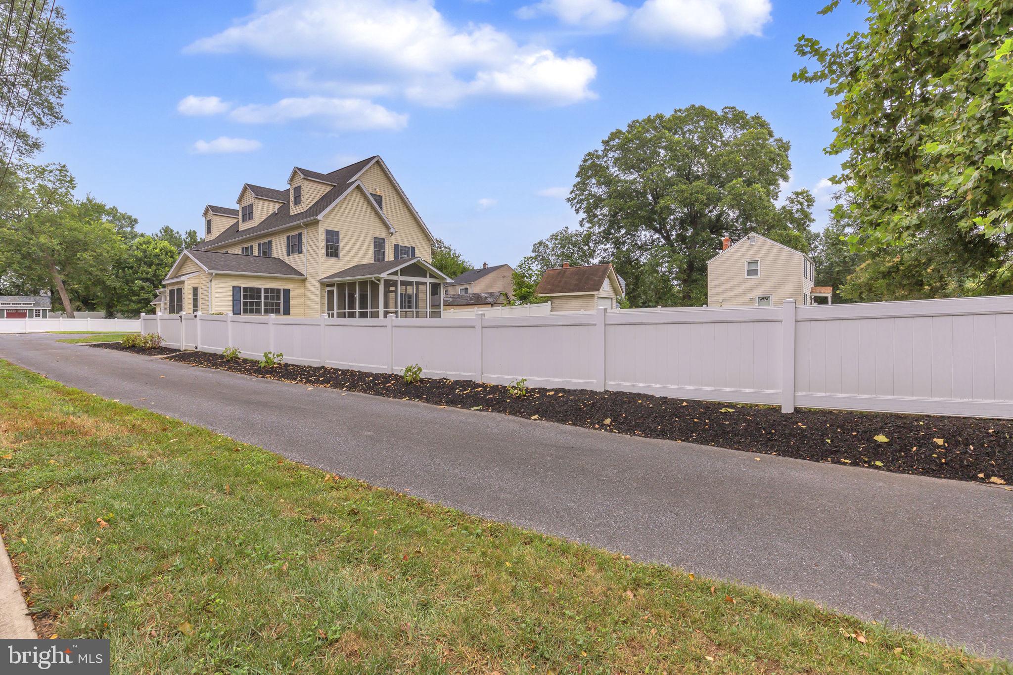 RIVERDALE PARK - Residential