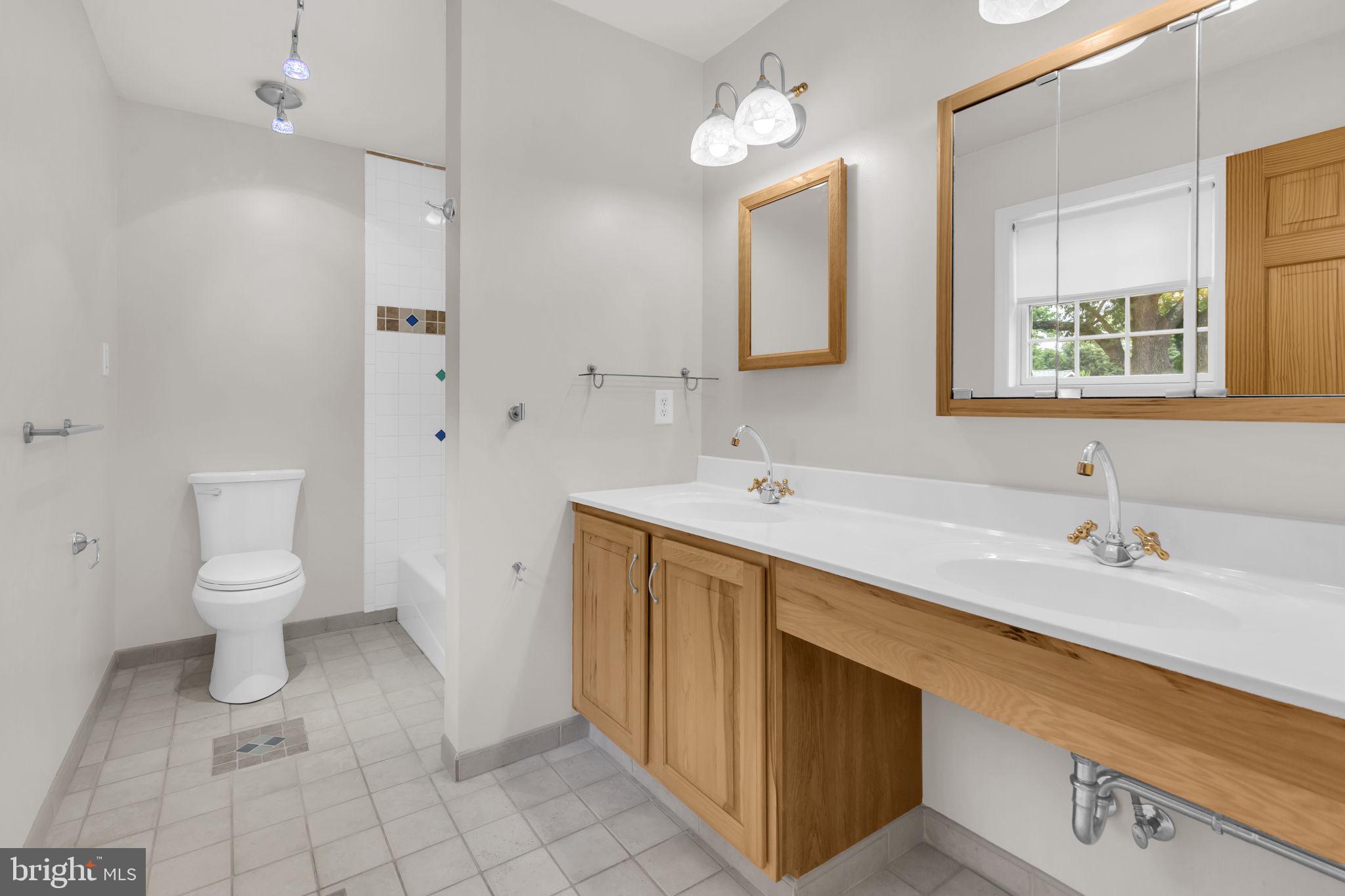 RIVERDALE PARK - Residential