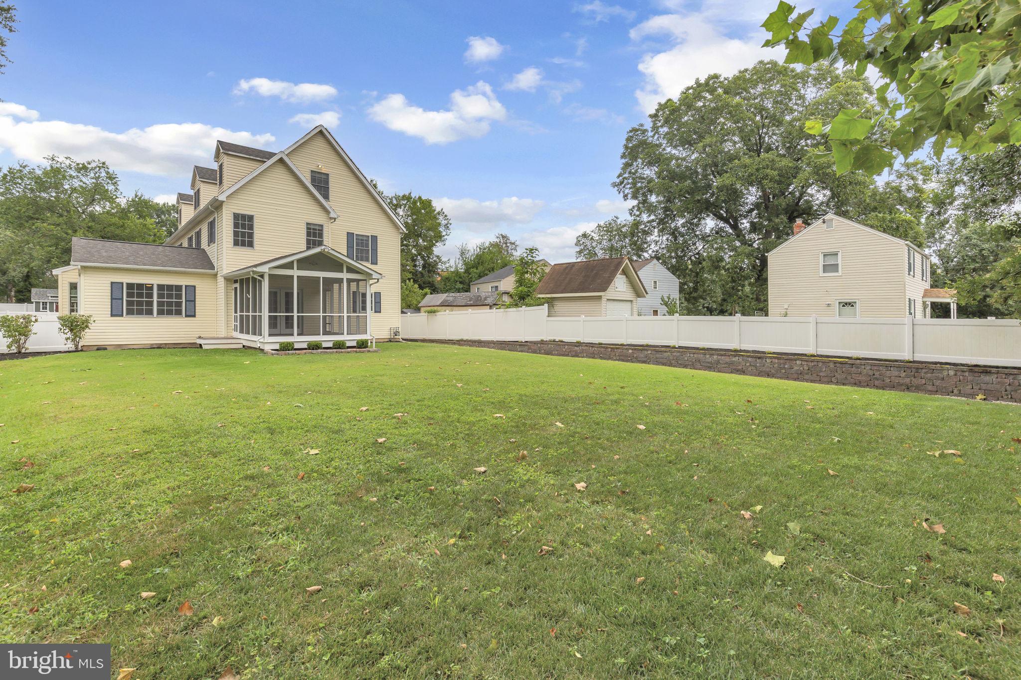 RIVERDALE PARK - Residential