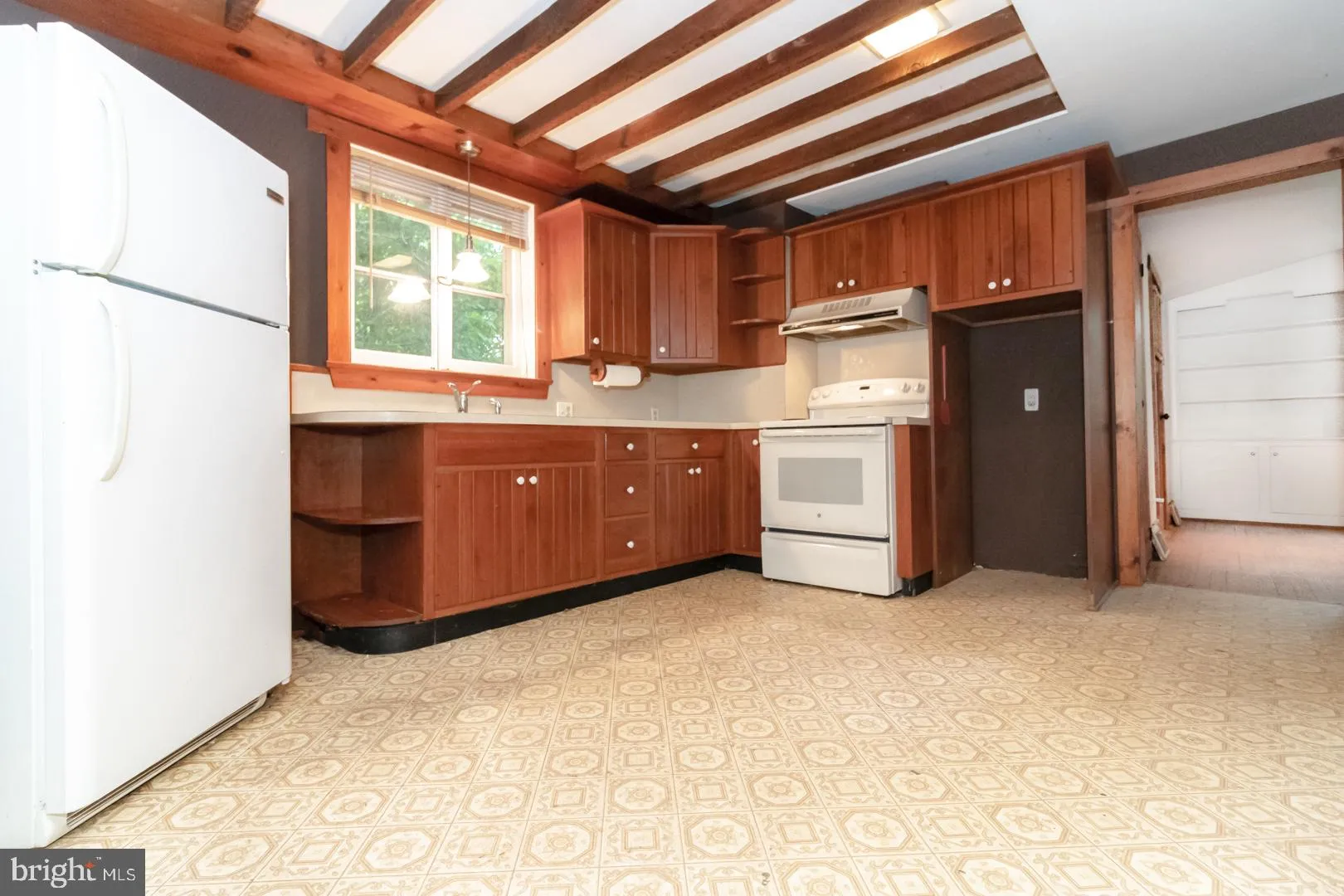 Hopewell, New Jersey 08525, United States, 2 Bedrooms Bedrooms, ,1 BathroomBathrooms,Residential,Pending,48508