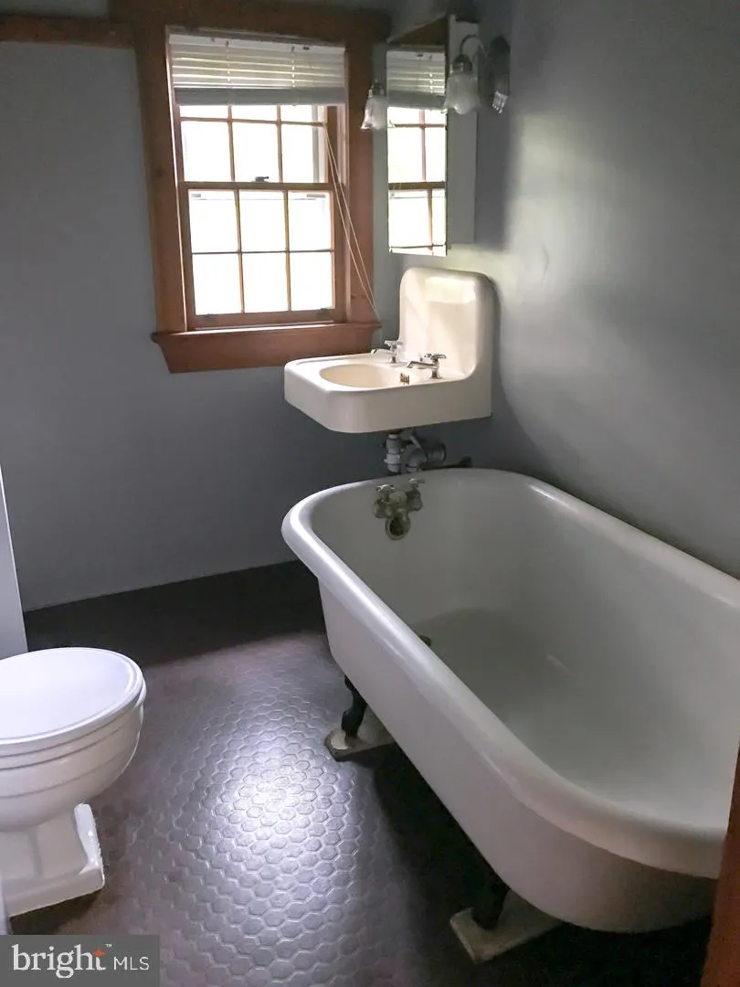 Hopewell, New Jersey 08525, United States, 2 Bedrooms Bedrooms, ,1 BathroomBathrooms,Residential,Pending,48508