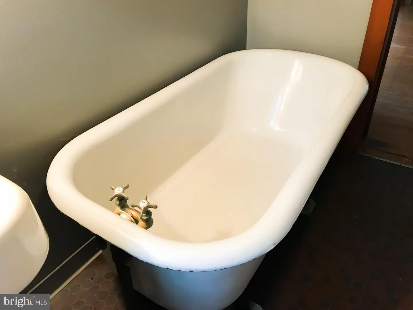 Hopewell, New Jersey 08525, United States, 2 Bedrooms Bedrooms, ,1 BathroomBathrooms,Residential,Pending,48508