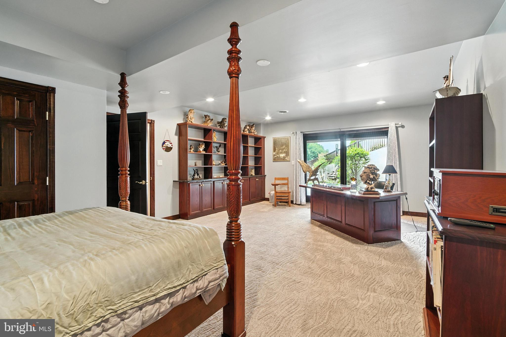 SUNSET POINTE - Residential