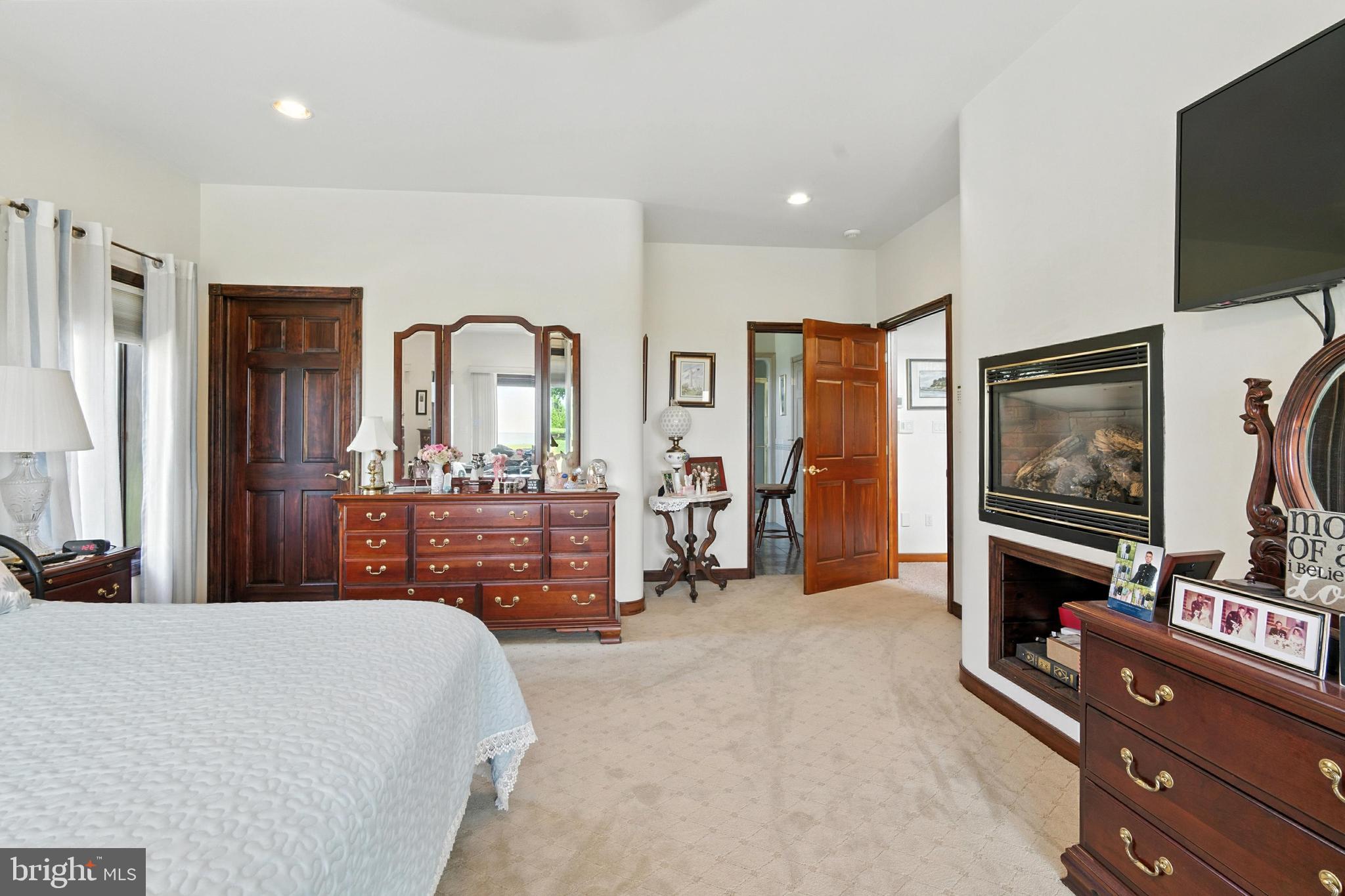 SUNSET POINTE - Residential