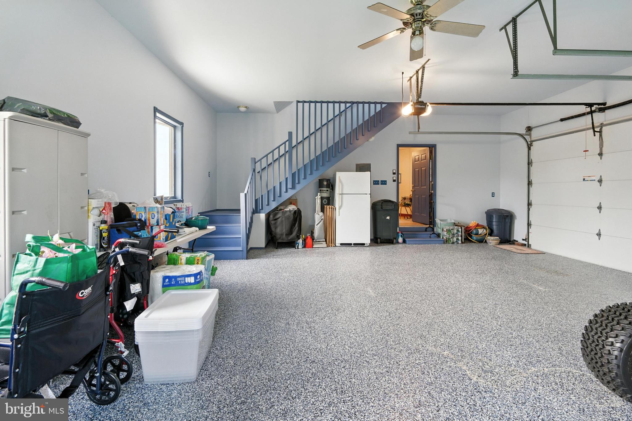 SUNSET POINTE - Residential