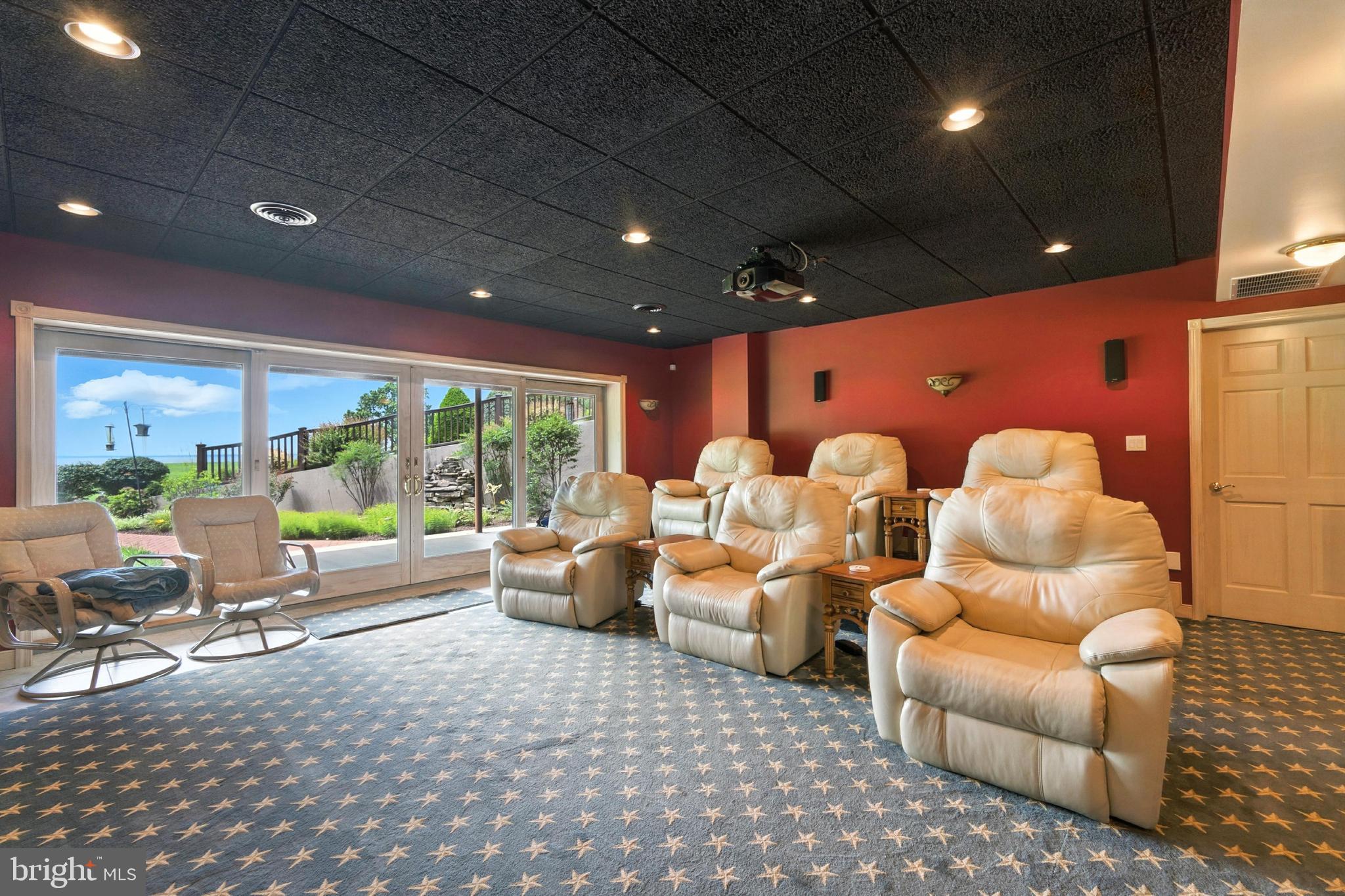 SUNSET POINTE - Residential