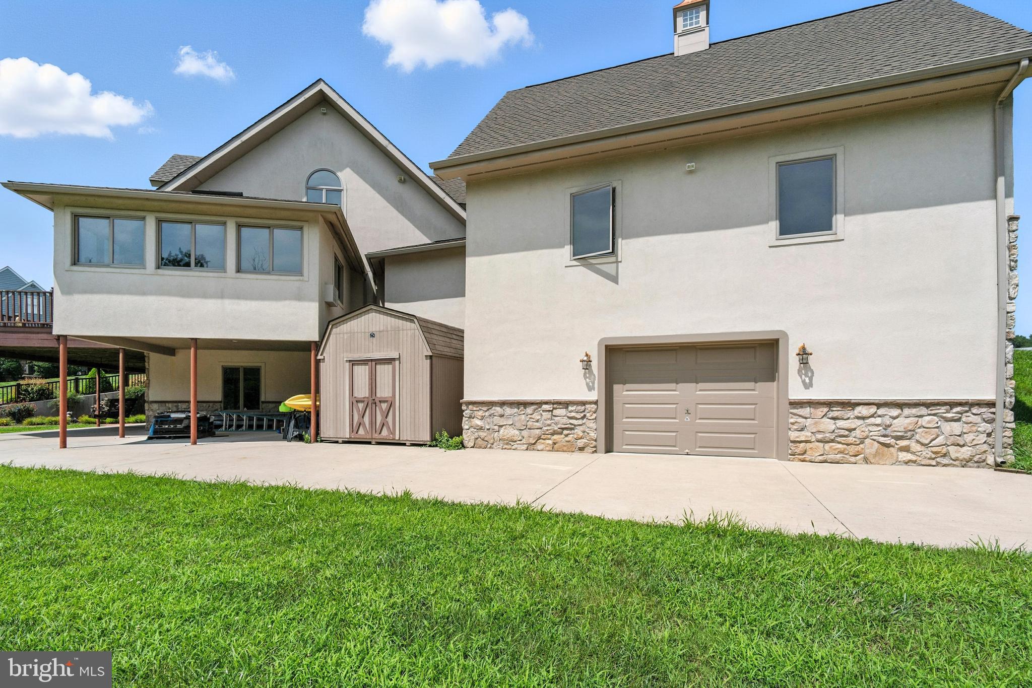 SUNSET POINTE - Residential