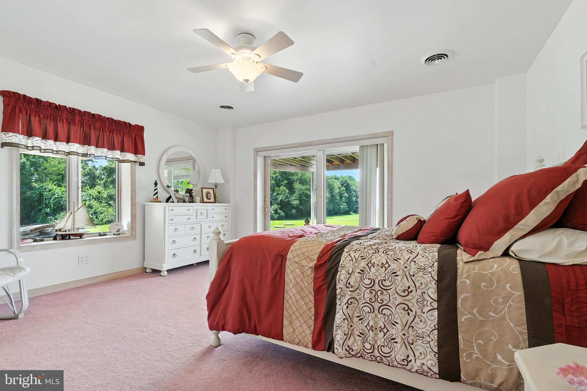 SUNSET POINTE - Residential