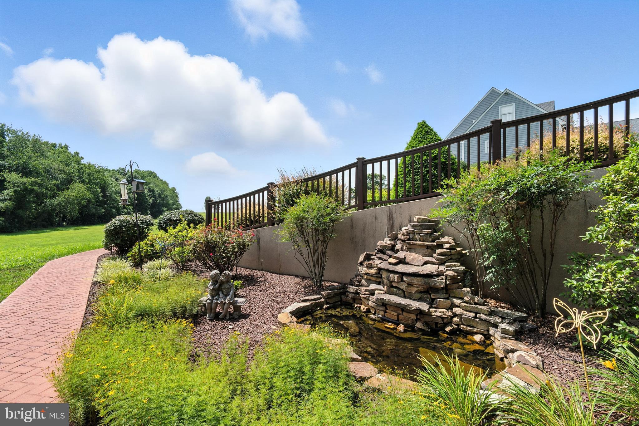 SUNSET POINTE - Residential