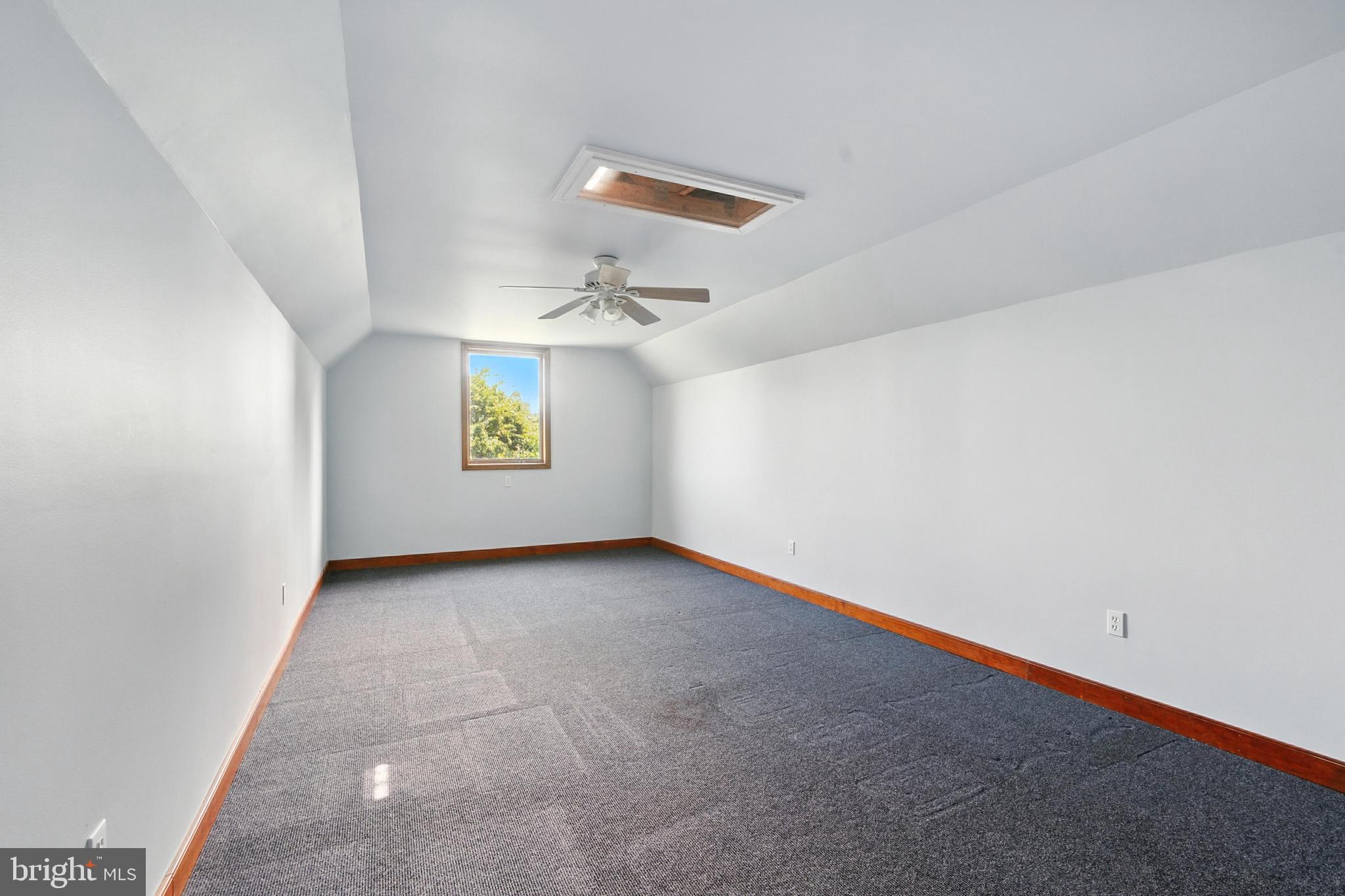 SUNSET POINTE - Residential