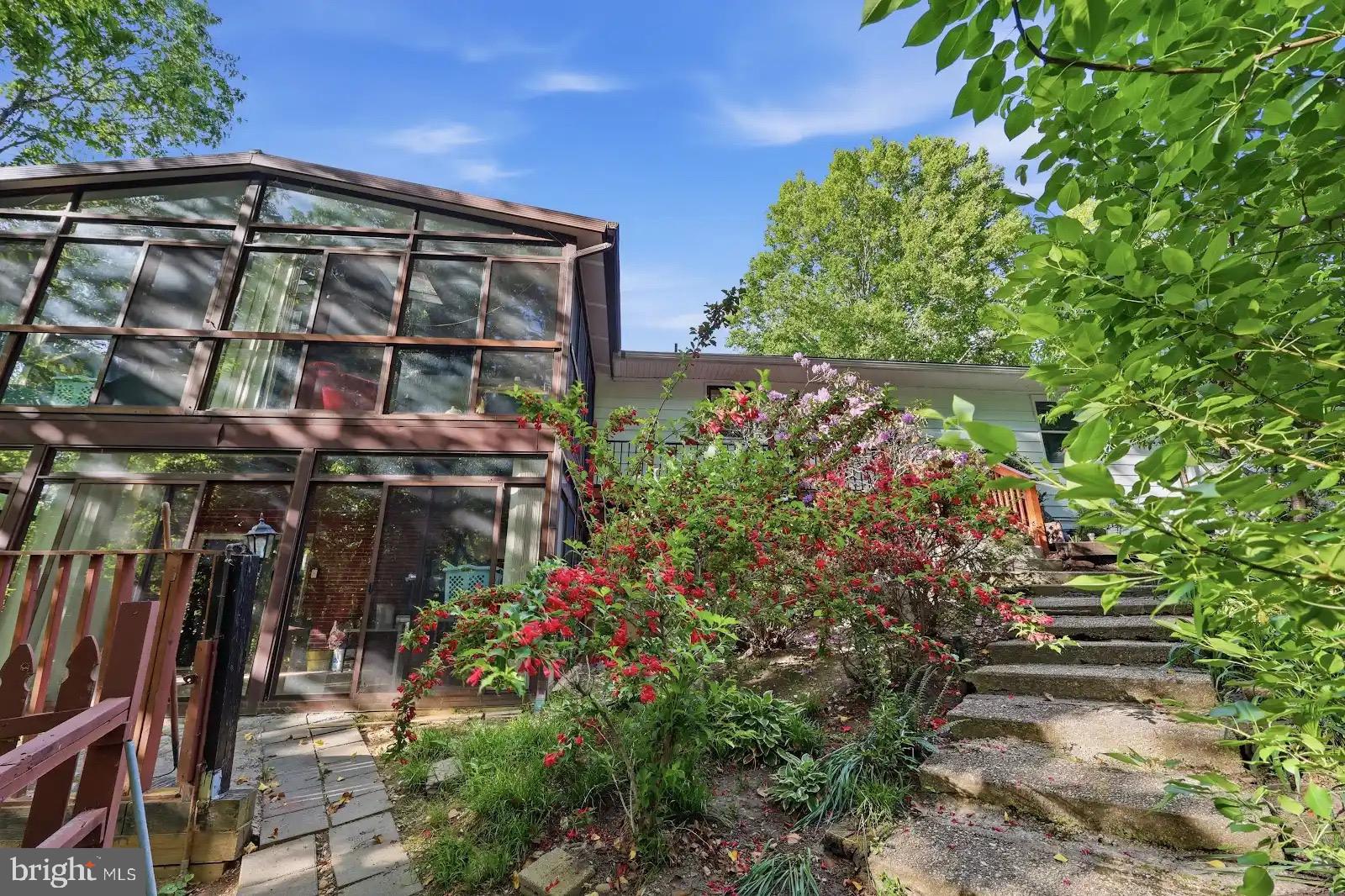511 HOLLY ROAD