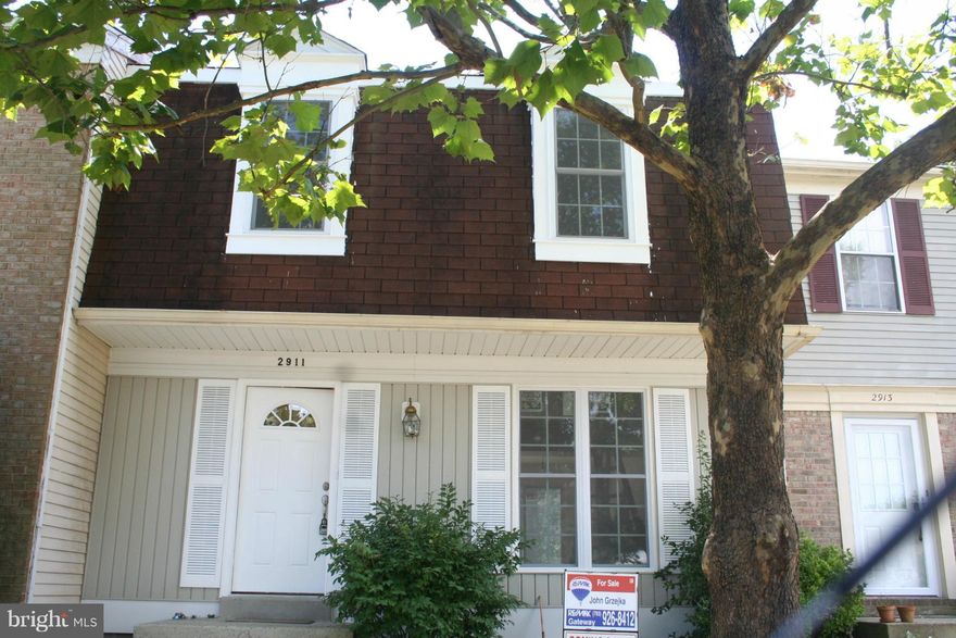 LOOKING FOR A COMPLETELY RENOVATED TOWNHOUSE IN EXCELLENT LOCATION?  LOOK NO FURTHER...RENOVATED 3BR/2.5 Bath Lake Ridge TOWNHOME!!! NEW '14 HVAC*NEW WINDOWS*NEW KITCHEN APPLIANCES*NEW GRANITE*STUNNING NEW CERAMIC FLOORS*FRESH NEUTRAL PAINT*NEW BATHROOMS*NEW CARPET*MOVE-IN-READY!!  LARGE DECK w/FENCED IN BACKYARD!!  CONVENIENTLY LOCATED NEAR SCHOOLS, SHOPPING, TRANSPORT OPTIONS!!