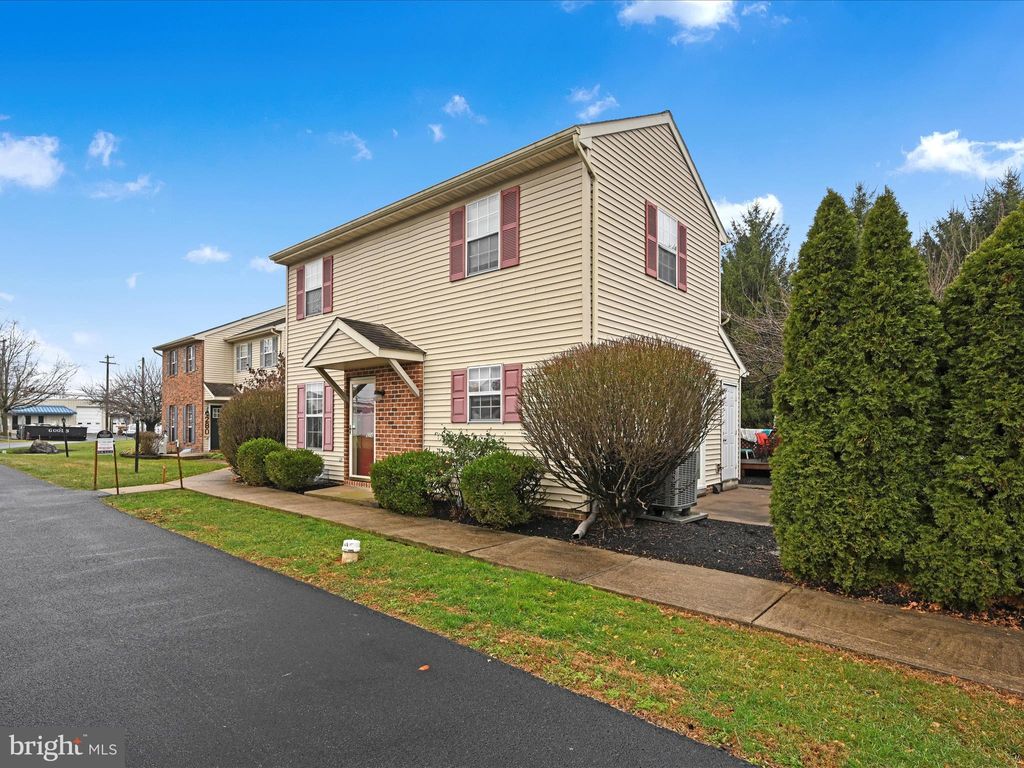 Photo of 274 Morgan Drive, LEOLA, PA 17540 (MLS # PALA2062234)