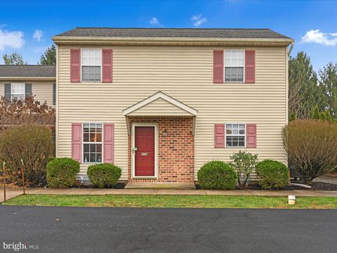 Photo of 274 Morgan Drive, LEOLA, PA 17540 (MLS # PALA2062234)
