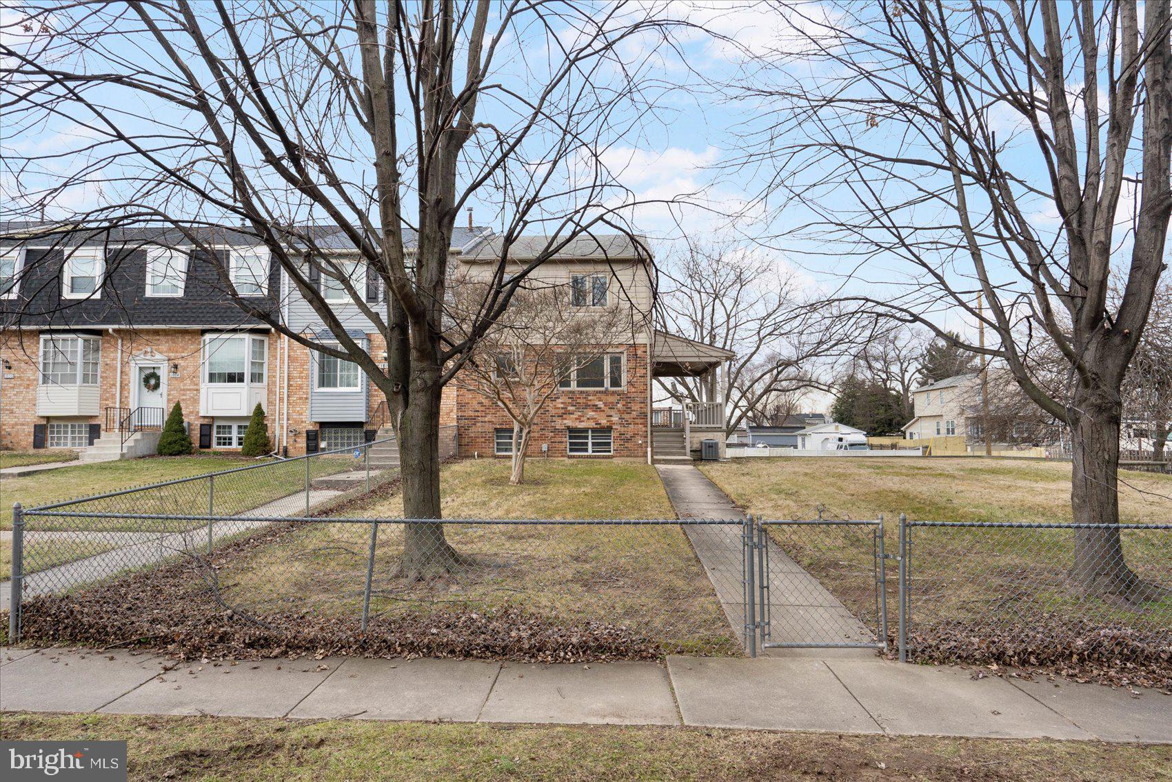 DUNSHIRE TOWNHOUSES - Residential