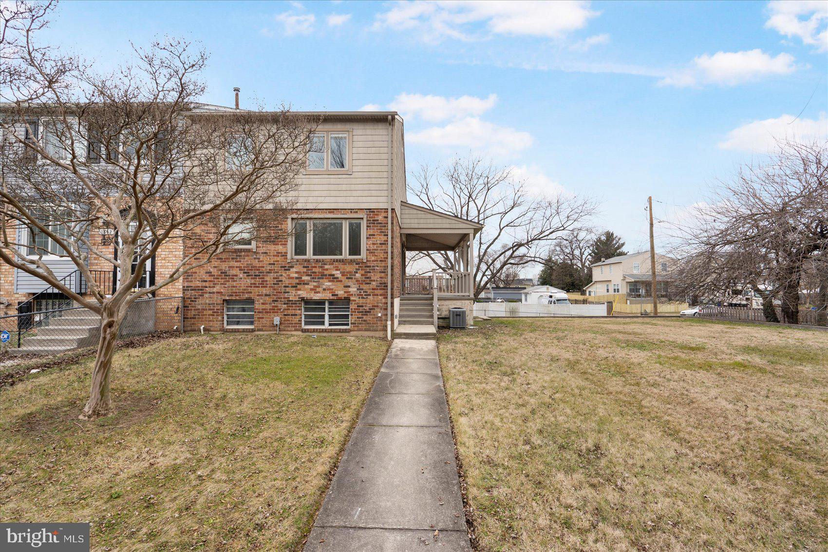 DUNSHIRE TOWNHOUSES - Residential