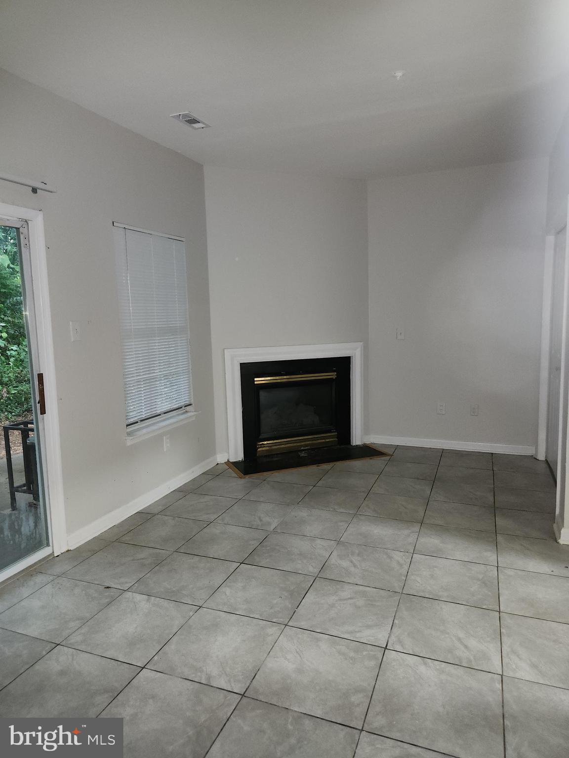 HILL OAKS CONDO PHASE 1- - Residential