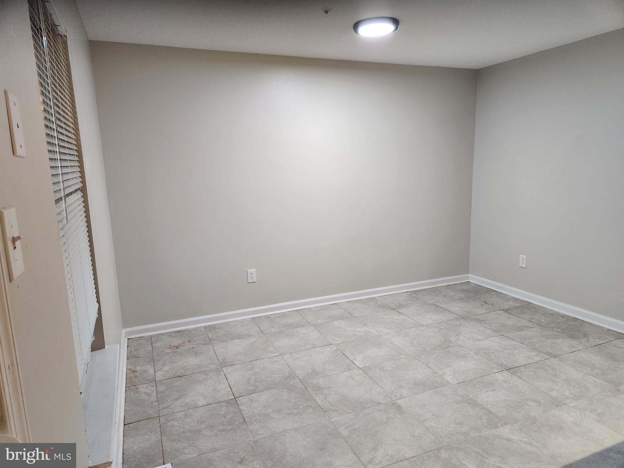 HILL OAKS CONDO PHASE 1- - Residential