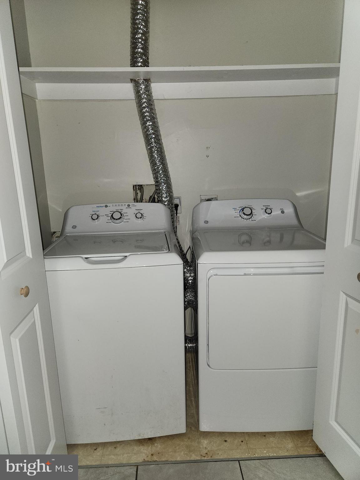 HILL OAKS CONDO PHASE 1- - Residential