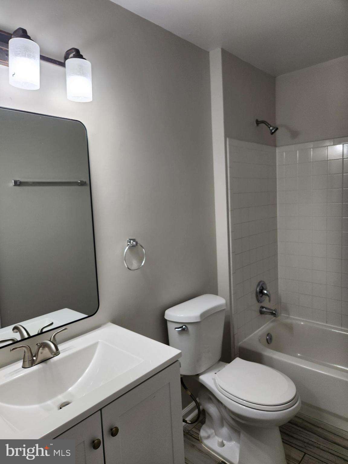 HILL OAKS CONDO PHASE 1- - Residential