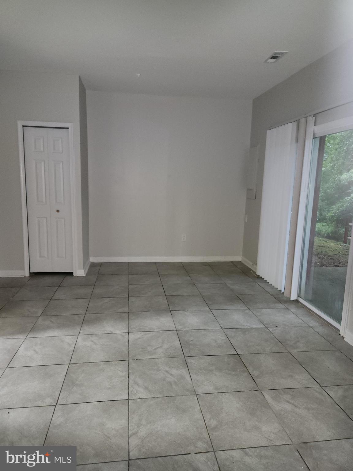 HILL OAKS CONDO PHASE 1- - Residential