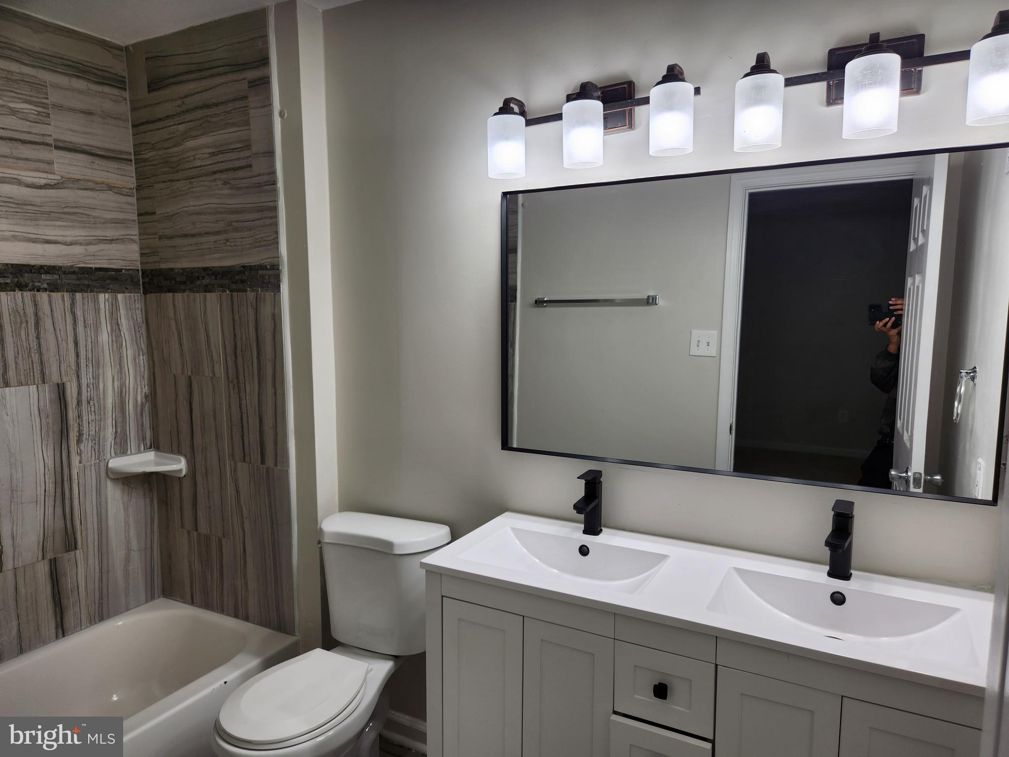 HILL OAKS CONDO PHASE 1- - Residential