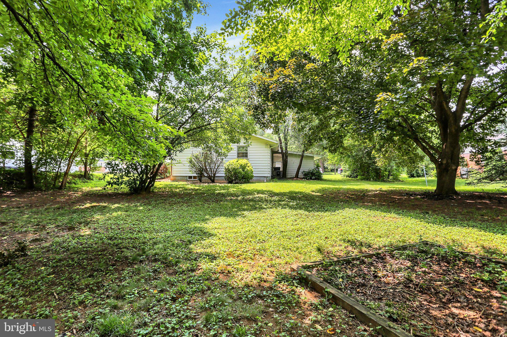 1 E WOODLAND DRIVE