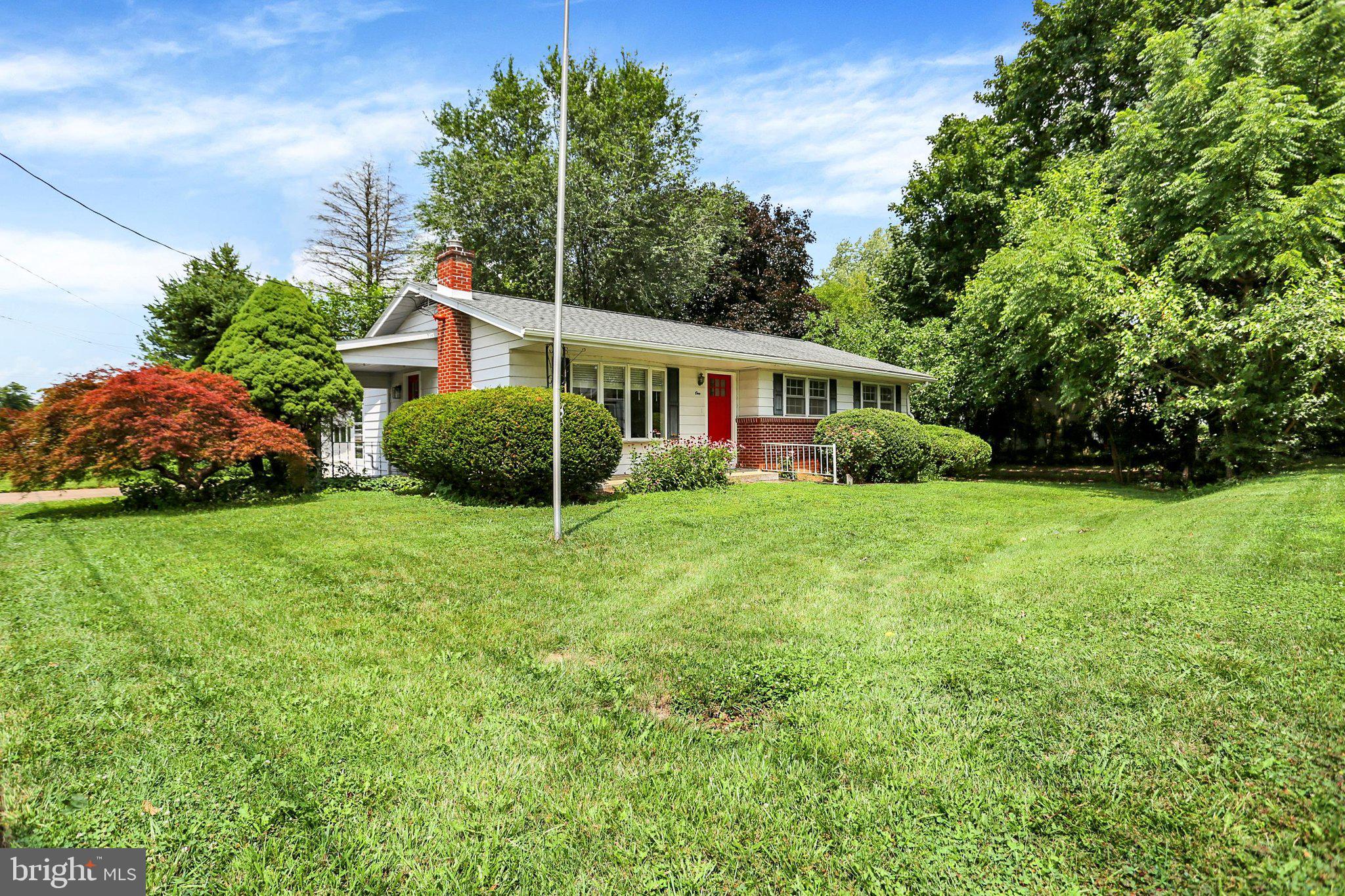 1 E WOODLAND DRIVE