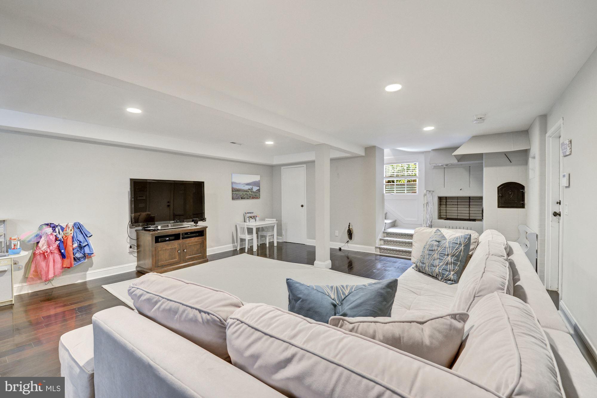 CHEVY CHASE - Residential