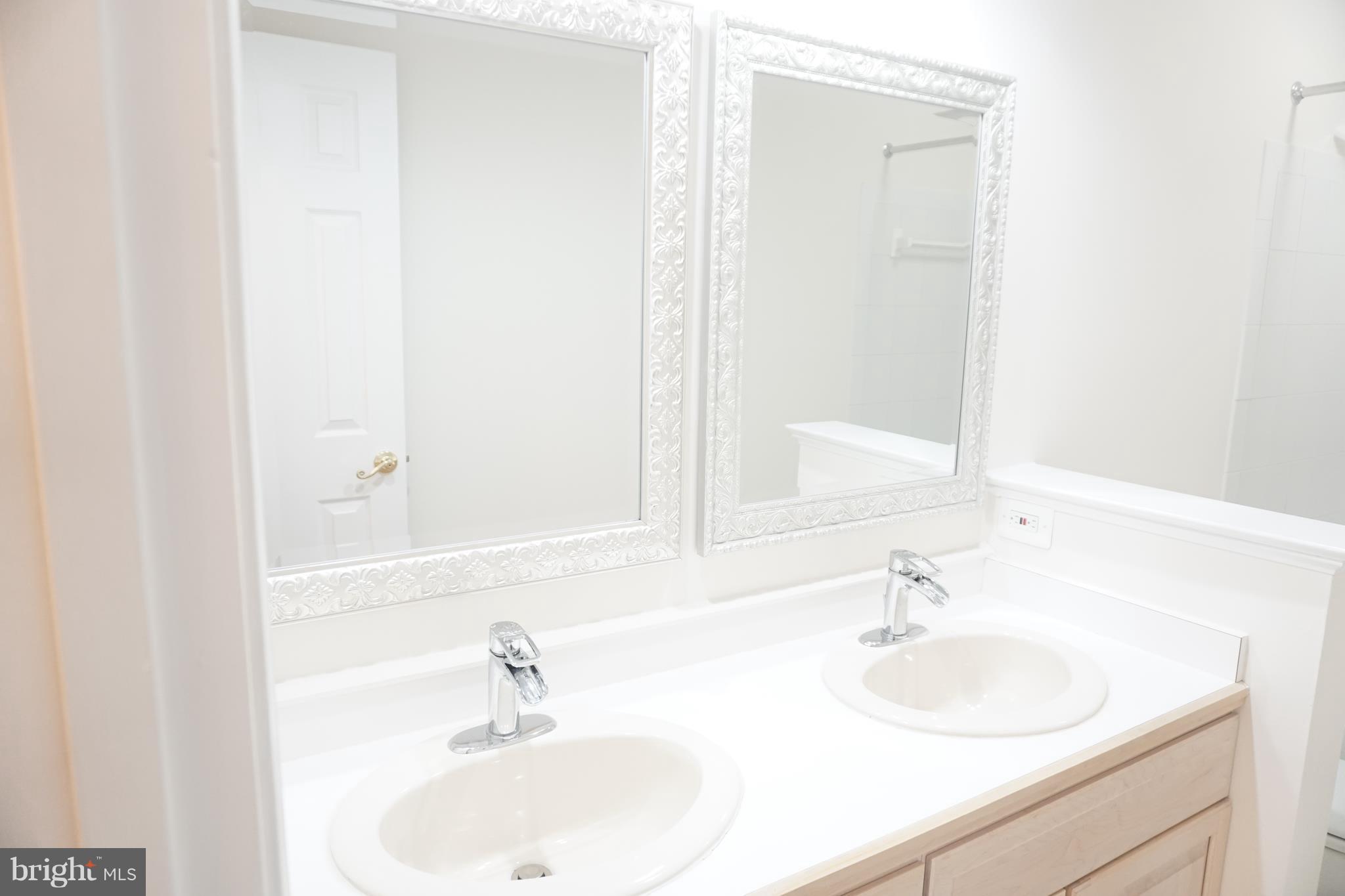 CROSSPOINTE - Residential