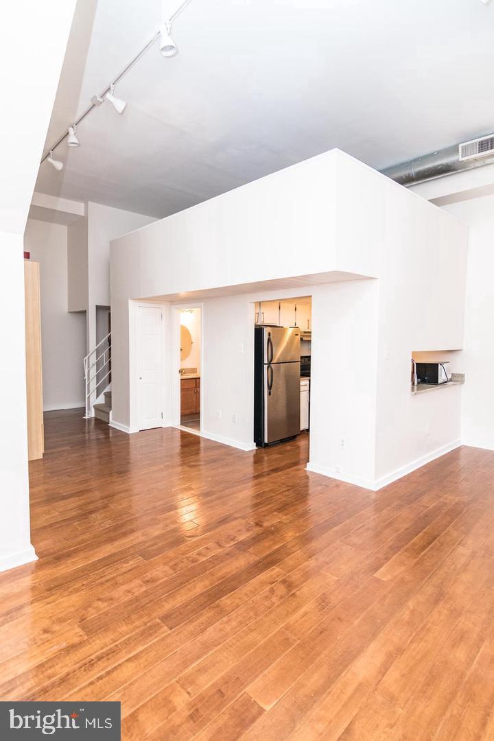 1035 SPRUCE STREET 204