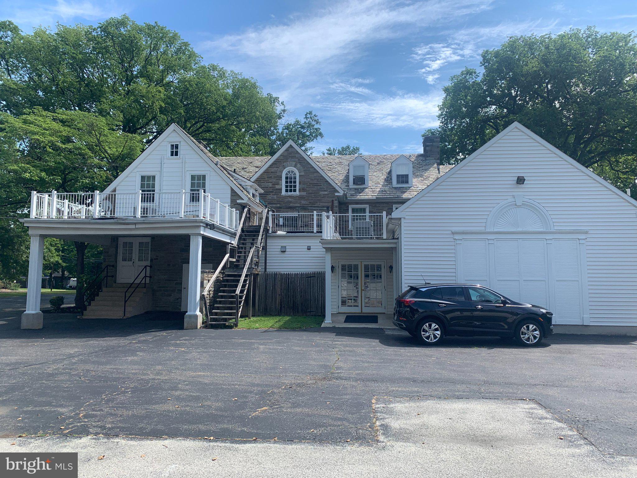 935 S PROVIDENCE ROAD